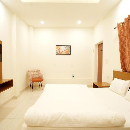 Apoorva Guest House Ayodhya Extérieur photo