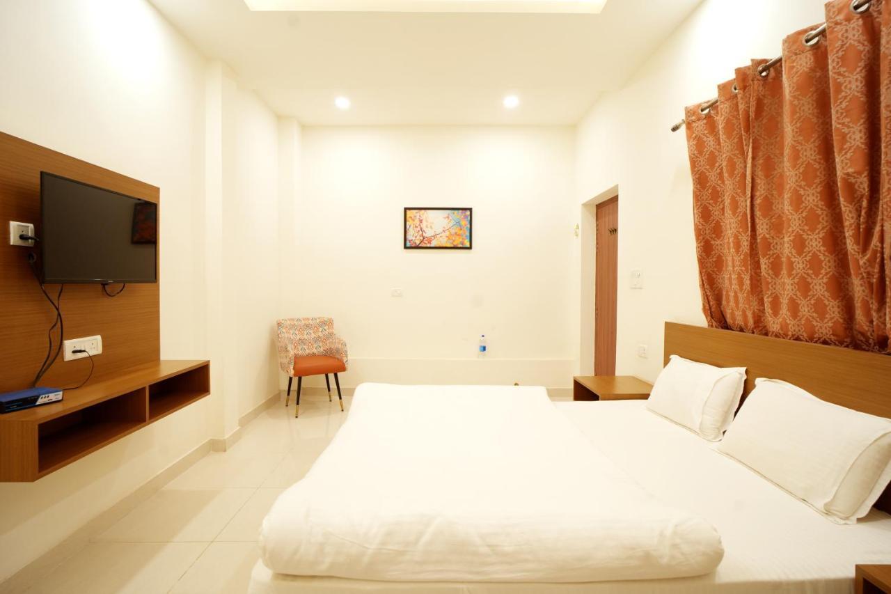 Apoorva Guest House Ayodhya Extérieur photo