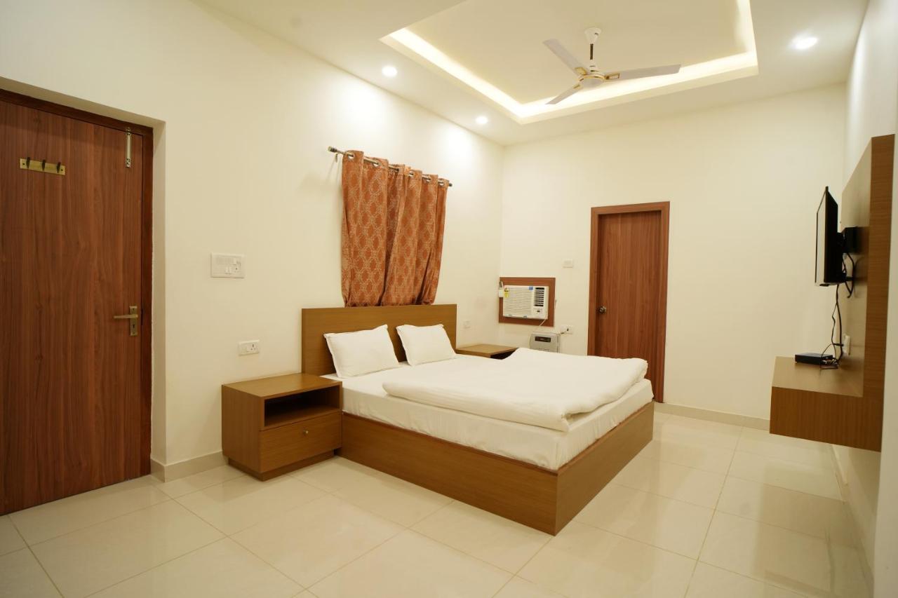 Apoorva Guest House Ayodhya Extérieur photo
